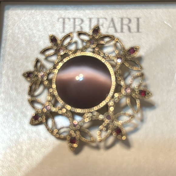TRIFARI BEAUTIFUL NEW VINTAGE PIN..PURCHASE TWO OR MORE ITEMS I PAY SHIPPING - Picture 2 of 4